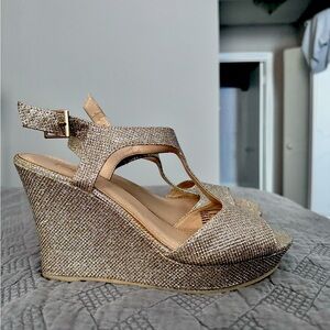 Fioni Peep Toe Wedges. Gold. Size 10.
